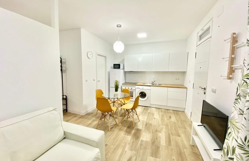 Almendrales Apartment | China Town Madrid 02