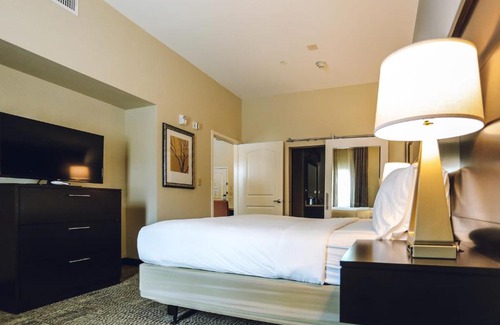 Chinatown Apartment | Chinatown 1B and Free Parking Washer and Dryer Gym Relux 320