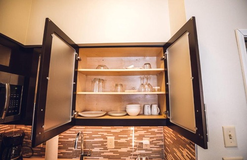 Chinatown Apartment | Chinatown 1B and Free Parking Washer and Dryer Gym Relux 320