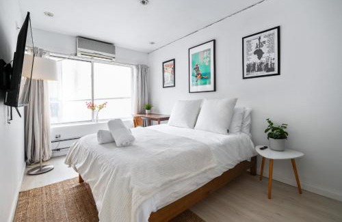 Chinatown Apartment | Chinatown Essential 2 Bedroom 900 square feet