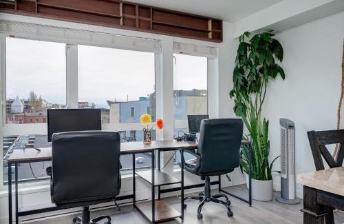 Downtown Victoria Apartment | Chinatown Gem - min 30 Day Stay-Sunny South-Facing Suite with Work Desk in Historic Chinatown by Victoria Prime!