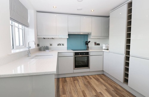 Sandsend Cottage | CHINE COTTAGE, with a garden in Sandsend