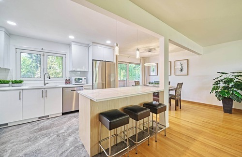 Southwest Calgary House | Chinook Luxe Entire House. Free Banff Pass!