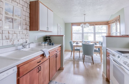 Shorepine Village House | Chinook - Two Bedroom w/Loft*Beach Access*Dog Friendly*BBQ*Beach Cruisers*WIFI