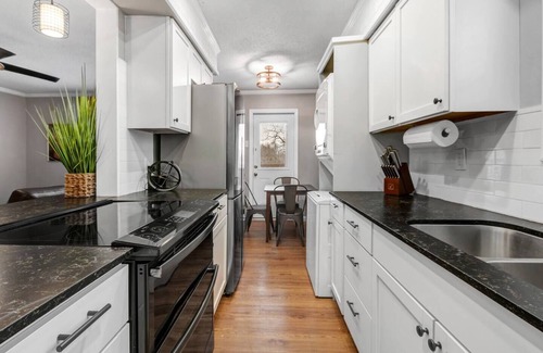 College Station Apartment | Chip&Jo: King Beds/Walk to A&M