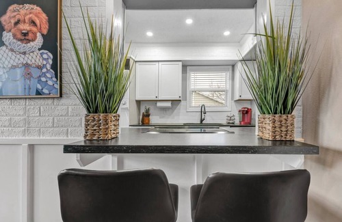 College Station Apartment | Chip&Jo: King Beds/Walk to A&M