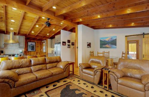 Green Mountain Falls House | Chipmunk Cabin