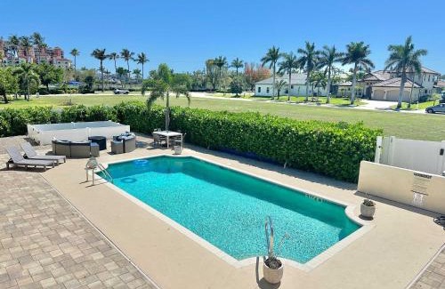 Pelican Apartment | Chiquita Retreat with Pool