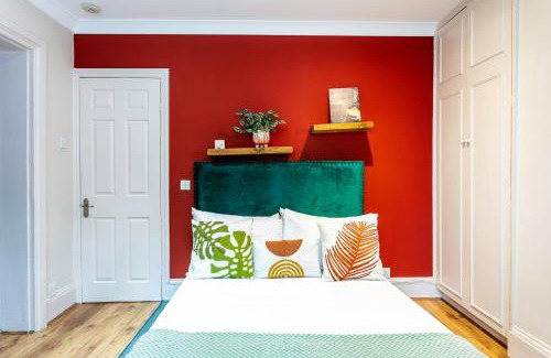 Turnham Green Apartment | Chiswick Gem Stylish 1-Bed Flat for Modern Living