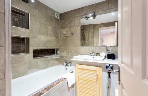Turnham Green Apartment | Chiswick Gem Stylish 1-Bed Flat for Modern Living