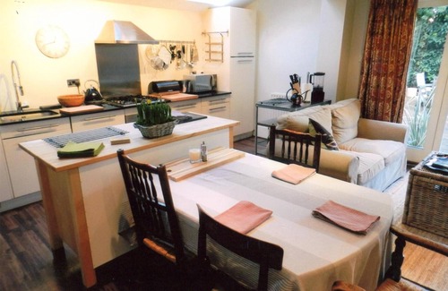 Chiswick Apartment | Chiswick, London,W4, 2 Bedroom Garden Flat.