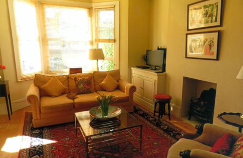 Chiswick Apartment | Chiswick, London W4, Luxury 2 bedroom, 2 bathroom, 1 shower, maisonette.
