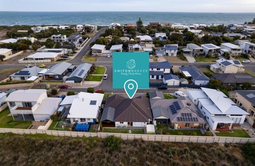 Hayborough House | Chiton Breeze Stylish Family Beach House With Kids Retreat, 200m From Beach