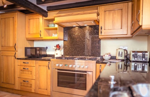Eastbourne House | Chocolate-box pretty Pear Tree Cottage in South Downs village