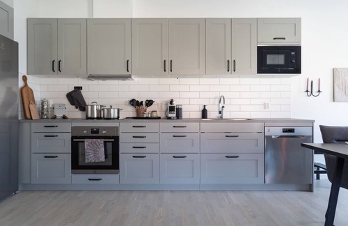 Bastad Condo | Chocolaty Warmth Home 3BR Flat with Cozy Balcony