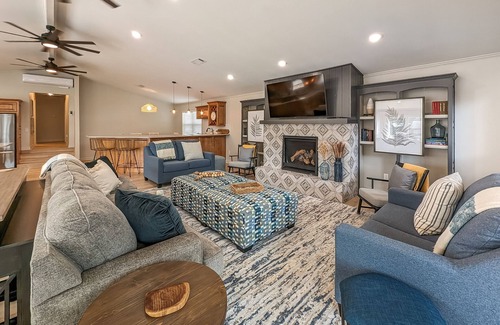 Clinton House | Choctaw Bay Getaway ~ lakefront + pool