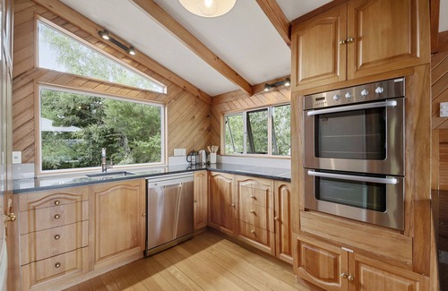 Wharewaka Cottage | Choice Wharewaka - Taupo Holiday Home