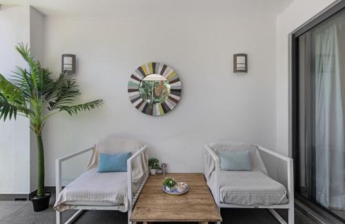 Mont Choisy Apartment | Choisy Les Bains M2 by Host Agents
