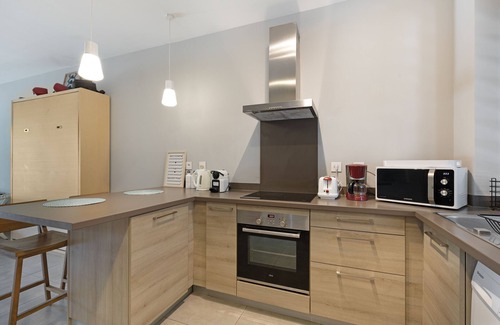 Mont Choisy Apartment | Choisy Les Bains M2 - One Bedroom Apartment, Sleeps 4