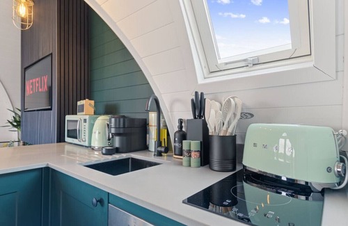 Ford Cabin | Choller Lodges - The Barn House With Hot Tub