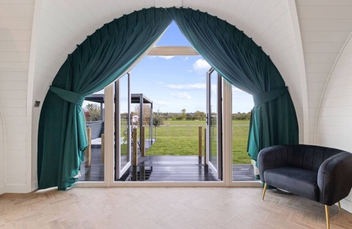 Ford Cabin | Choller Lodges - The Barn House With Hot Tub