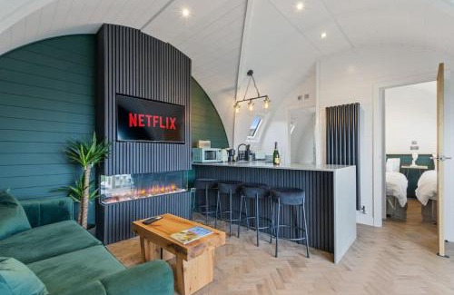 Ford Apartment | Choller Lodges - The Barn House With Hot Tub