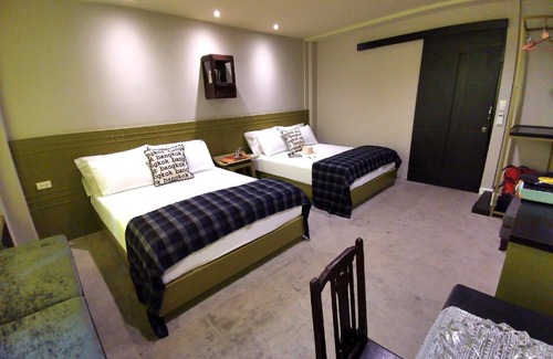 Thanon Phaya Thai Bed & Breakfast | Chomm House