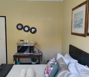 Rooihuiskraal Apartment | Choosers Express Boutique Hotel Room 4