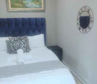 Rooihuiskraal Apartment | Choosers Express Hotel Room 6