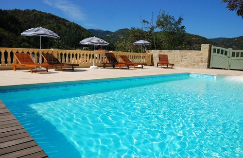 Vals-les-Bains Apartment | Chopin Luxury Apartments, swimming pool