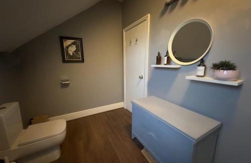 Chorlton-cum-Hardy Apartment | Chorlton Stylish & Convenient