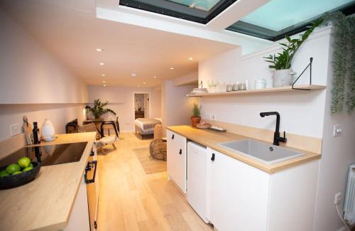 Chorlton-cum-Hardy Apartment | Chorlton Stylish Studio & Roof Terrace Apartments