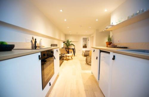 Chorlton-cum-Hardy Apartment | Chorlton Stylish Studio & Roof Terrace Apartments