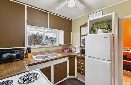 Bynum Cabin | Choteau Vacation Rental w/Yard: Walk to Downtown!
