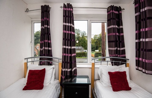 Lacey Green Hotel | Chris's Motel