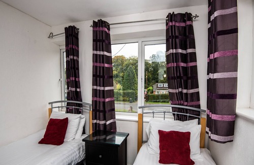 Lacey Green Hotel | Chris's Motel