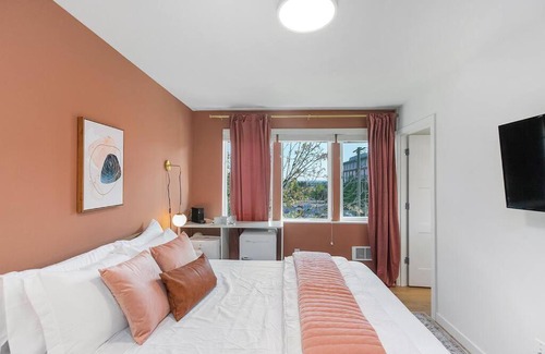 Minor Apartment | Chris's Sweet Suite - 84 Walkscore