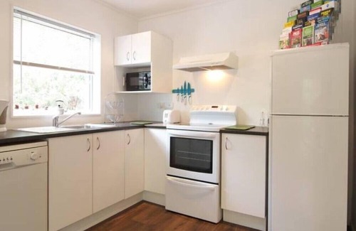 West Melton Cottage | Christchurch City & Country Cottages - Nut Point Cottage
