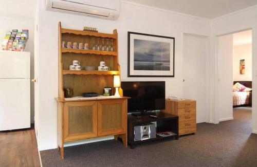 West Melton Cottage | Christchurch City & Country Cottages - Nut Point Cottage