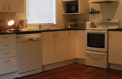West Melton Cottage | Christchurch City & Country Cottages - Nut Point Cottage