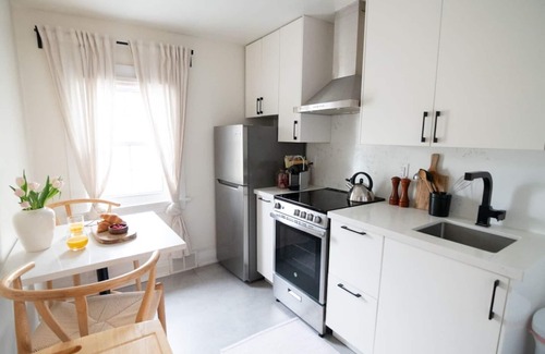 Port Dalhousie Apartment | Christie Corner II: Quaint Apartment located in Desirable Port Dalhousie