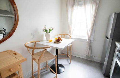 Port Dalhousie Apartment | Christie Corner II: Quaint Apartment located in Desirable Port Dalhousie