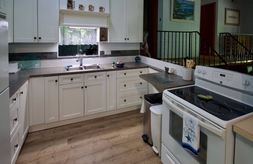 Grand Bend Cottage | Christie Lakeby! Family Cottage Steps From The Beach In Southcott Pines.