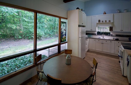 Grand Bend Cottage | Christie Lakeby! Family Cottage Steps From The Beach In Southcott Pines.