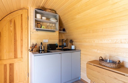 Biddestone Cabin | Christie's Cabin, Euridge - sleeps 2 guests in 1 bedroom