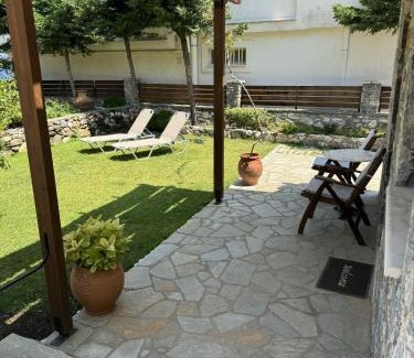 Agios Konstantinos House | Christina