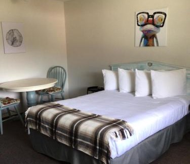 Christina Lake Hotel | Christina Lake Motel and RV Park