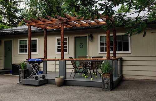 Christina Lake House | Christina Lake- Pet Friendly, Sleeps 4 - Close to Beaches, Golf, Fishing, Hiking