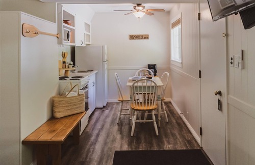 Christina Lake Hotel | Christina Lake Rustic & Roomy, Sleeps 4, Private Terrace -Beaches, Golf, Fishing