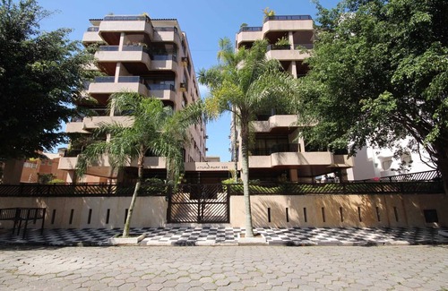 Jardim Sao Miguel Apartment | CHRISTMAS AND NEW YEAR'S EVE AVAILABLE. Spacious and airy, ideal for families. Guarujá Cove